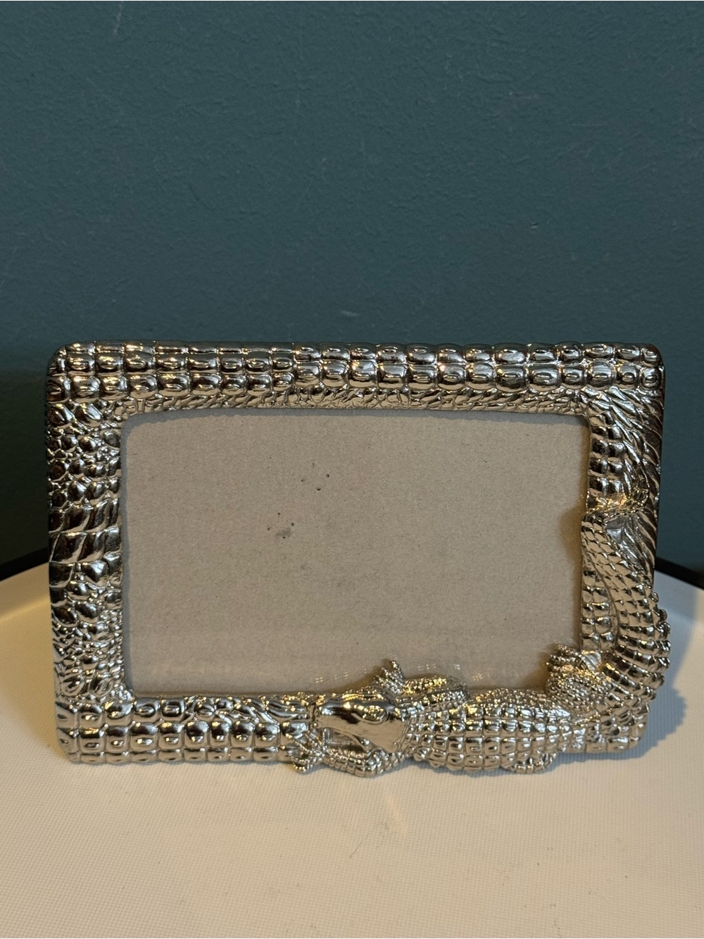 ARTHUR COURT RETIRED ALLIGATOR PICTURE FRAME 4X6 PICTURE OUTSIDE 5.25X7.25